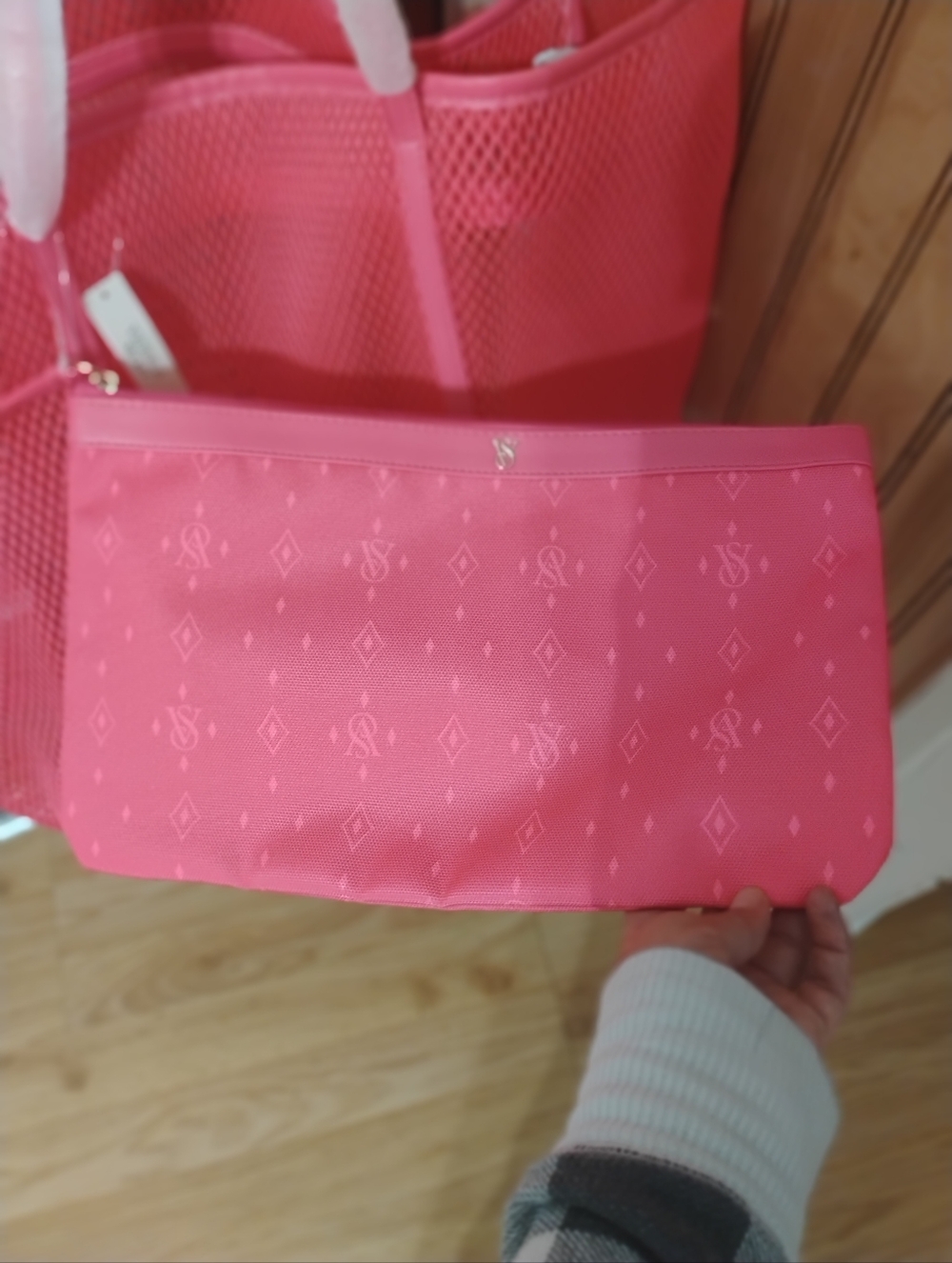 Victoria Secret Mesh Tote Bag And Pouch Set - Picture 4 of 10